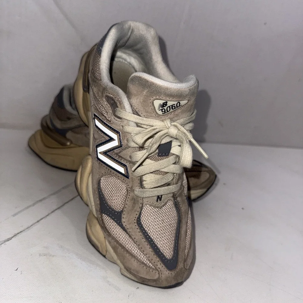 New Balance 9060 Gray Beige Low Top Lace-Up Unisex Sneakers GC9060EB 5.5 Mens